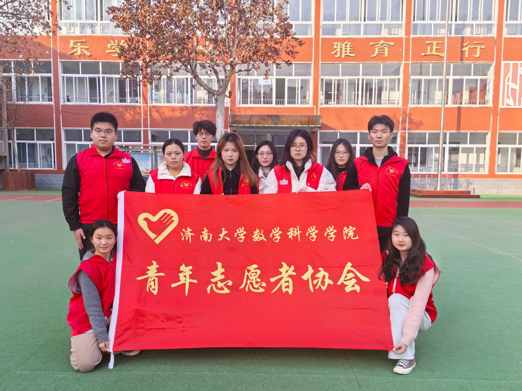 百万大学生进社区｜买球官方网站青年志愿者协会走进德贤社区开展垃圾分类科普课堂